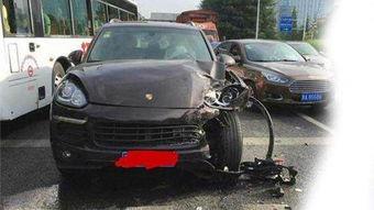 保时捷同国产车相撞视频,现场惊心动魄瞬间回顾