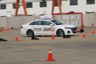 国产嘉华场地试驾视频,驾驭激情，体验卓越性能